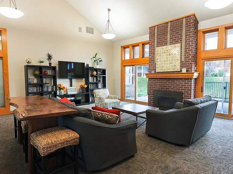 Lexington Townhomes and Apartments — Photo 5