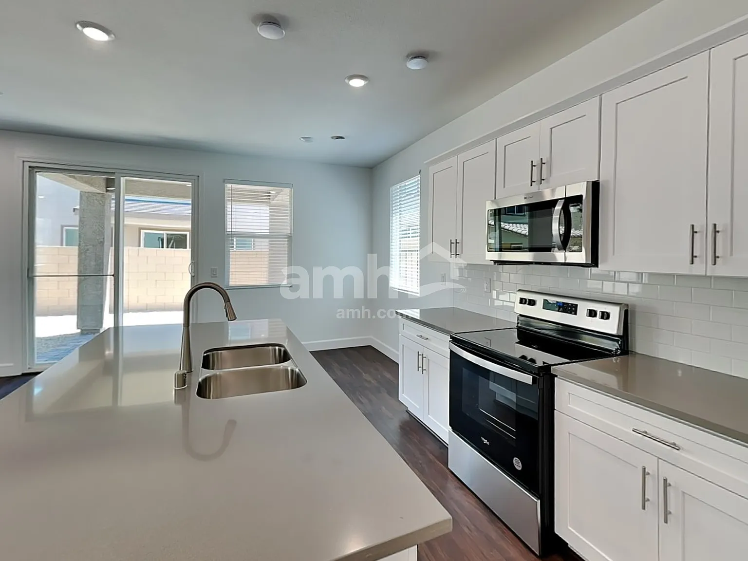 3 bed, 2.5 bath, 1808 sqft, $2,420 — Photo 4