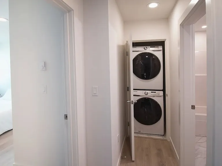 Edric Apartments — Photo 15