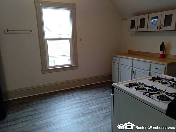 4th image of 225 3rd Ave NE Unit 2