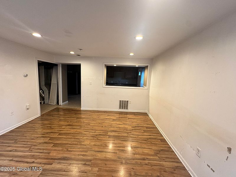 4th image of 54 Sargent Street