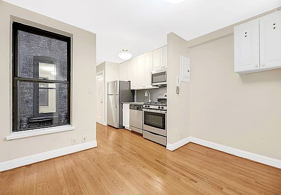 3rd image of 404 E 63rd St APT 12
