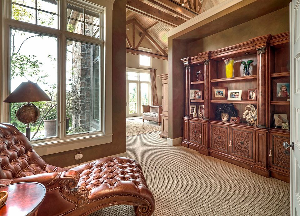 Master Sitting Area