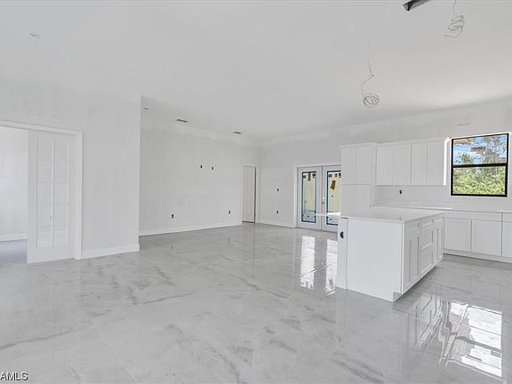 5th image of 5305 Lee St