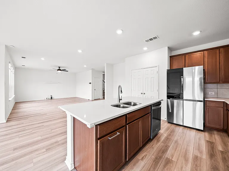 424 Princewood Dr — Photo 5