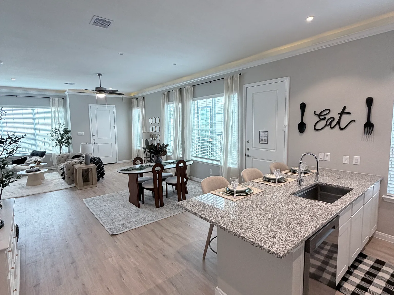 4 bed, 3.5 bath, 1785 sqft, $1,775 — Photo 2