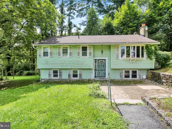 3323 E Galen Hall Rd, Reinholds, PA 17569