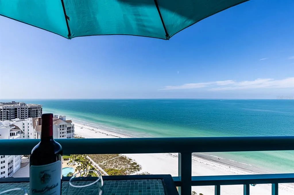 2 bed, 2.0 bath, 1374 sqft, $5,000 — Photo 4