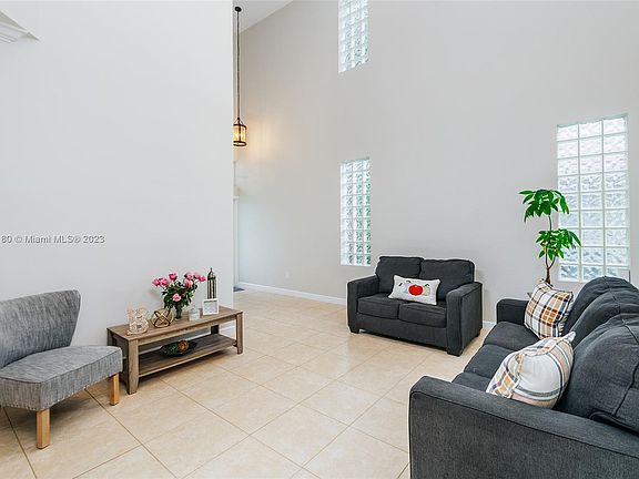 5th image of 1277 NW 170th Ter