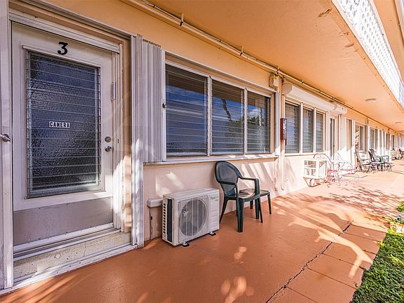 3rd image of 800 SW 11th Avenue #3A