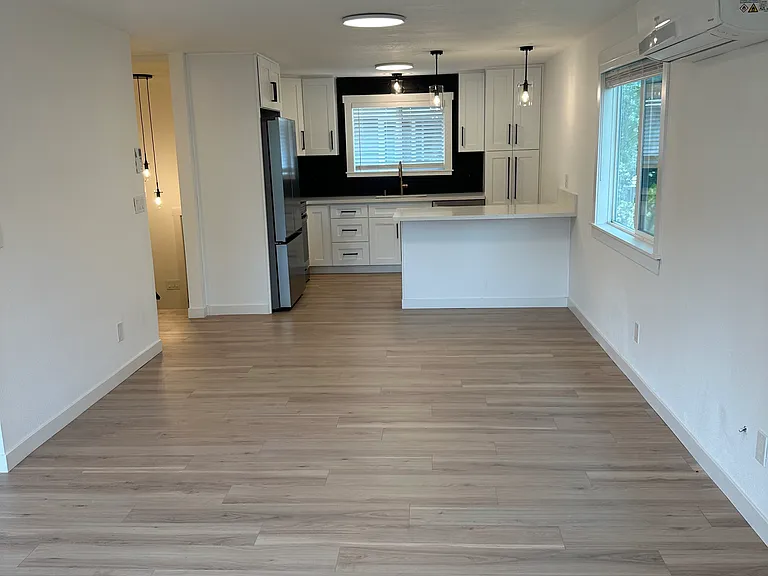 8540 SE 19th Ave — Photo 2