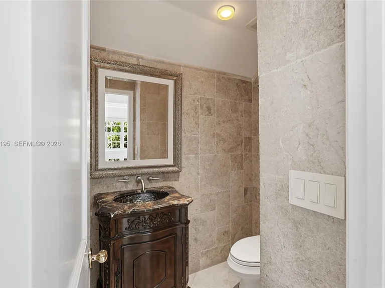 592 Fernwood Rd #B — Photo 8