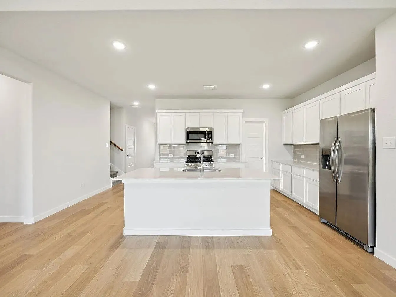 5 bed, 2938 sqft, $3,200 — Photo 3