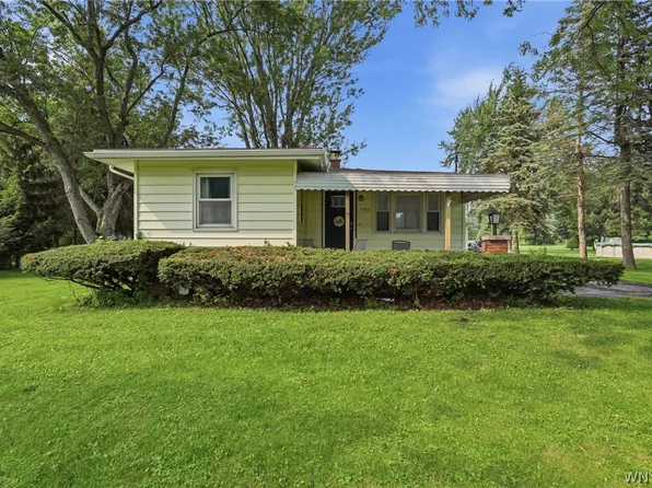 5543 Mapleton Rd, Lockport, NY 14094