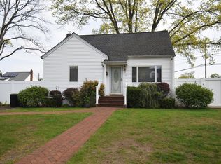 175 27th St, Copiague, NY 11726