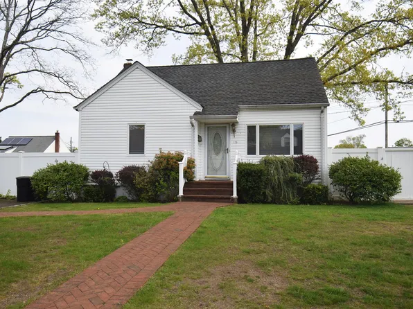 175 27th Street, Copiague, NY 11726