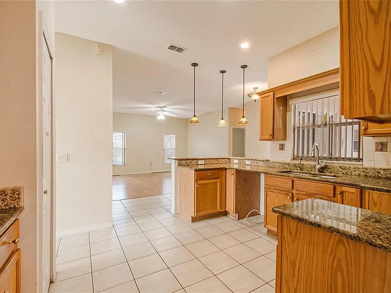 603 Pinehurst Ct — Photo 17