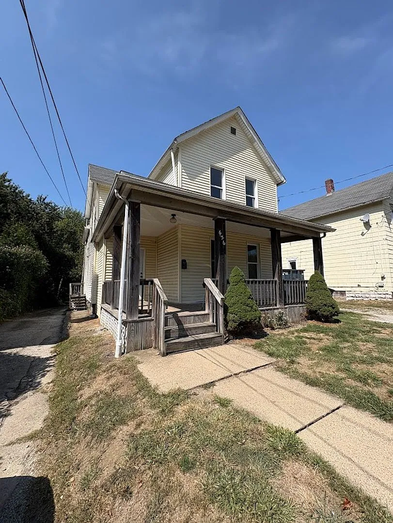 Building Photo - 656 Kling St