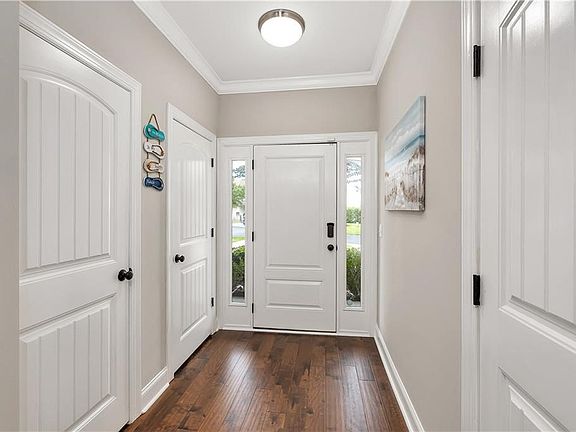 2nd image of 1108 Reserve Ln