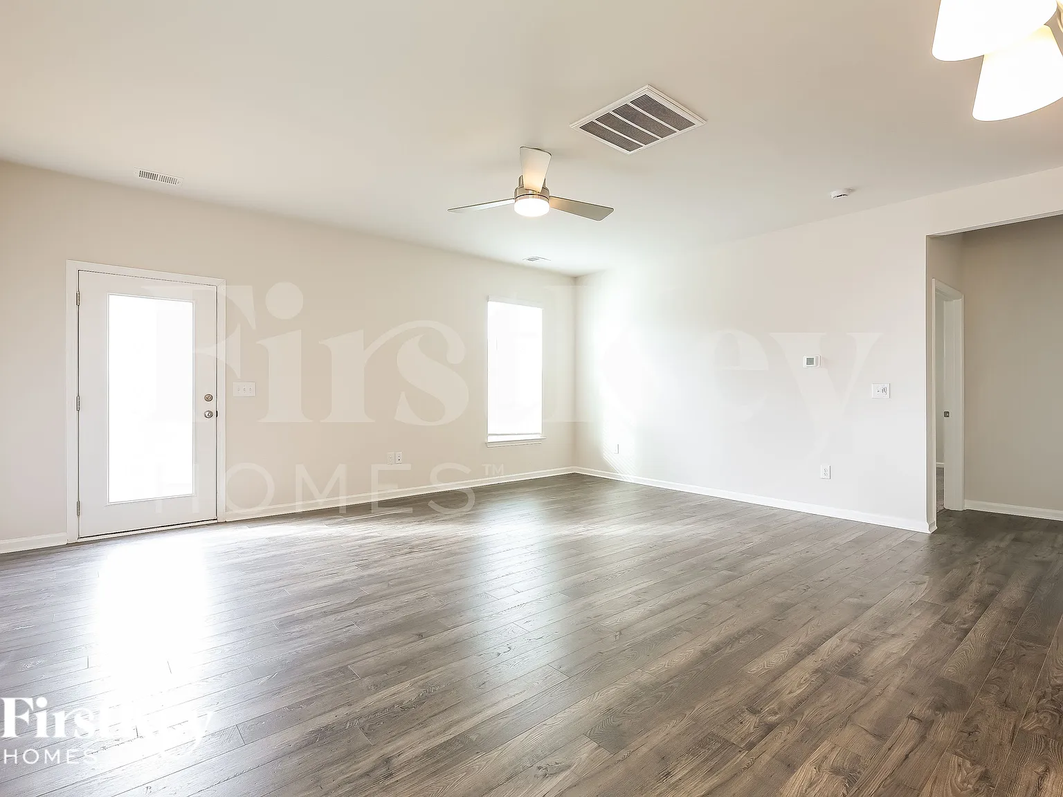 4 bed, 3.0 bath, 2025 sqft, $2,360 — Photo 3