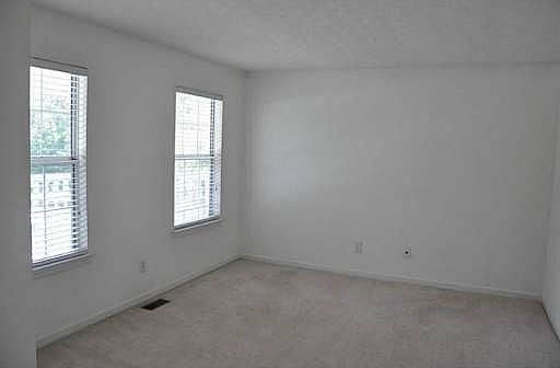 3rd image of 9529 Lakeview Ct