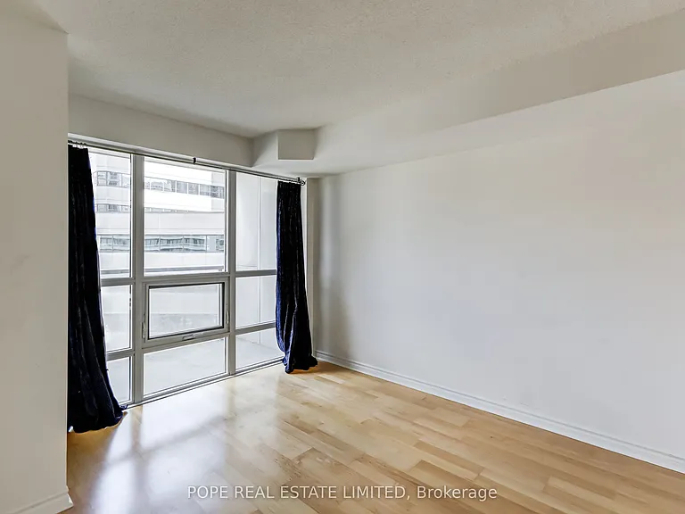 763 Bay St #713 — Photo 12