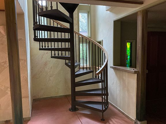 5th image of 176 Strawberry Ln