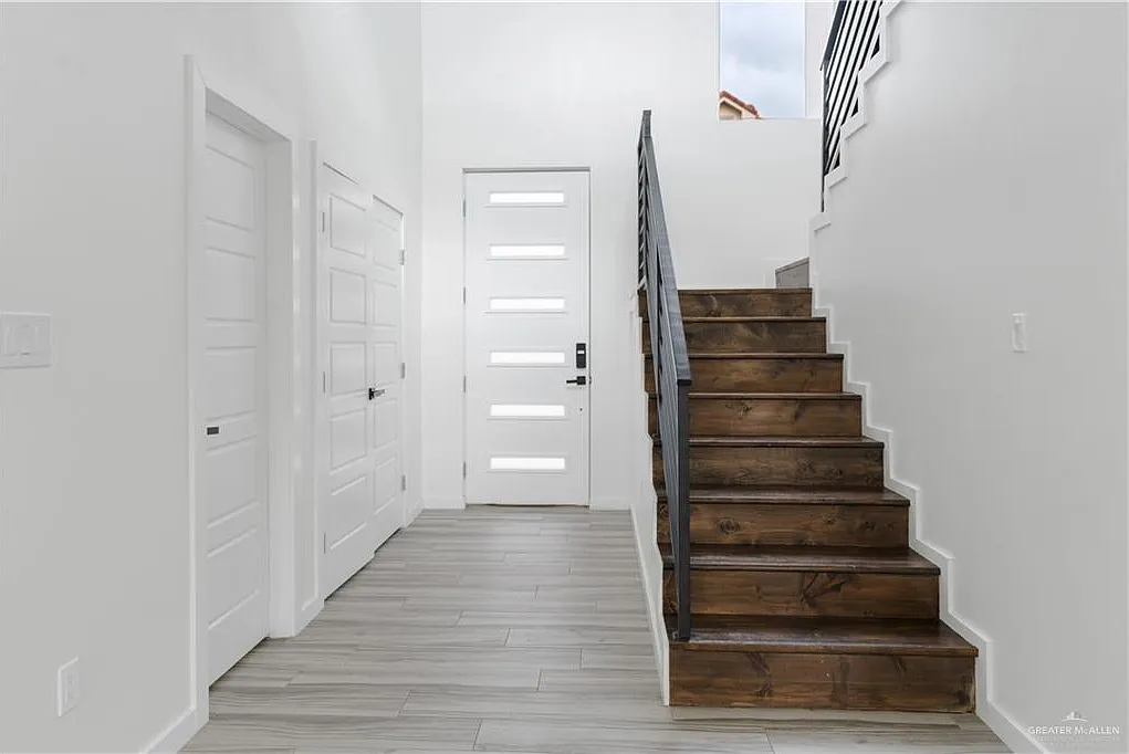 3 bed, 2.5 bath, 1720 sqft, $1,750 — Photo 4