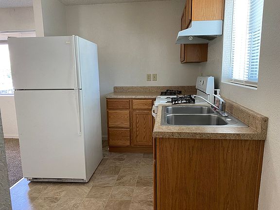 3rd image of 325 Alexander Ave APT 4