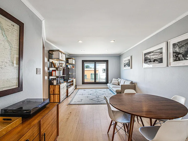 Open concept dining/living