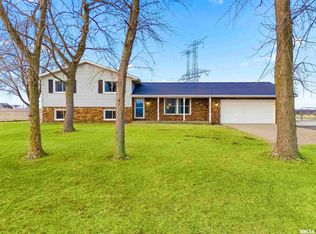 21184 Allentown Rd, Pekin, IL 61554