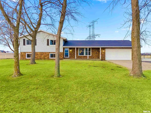 21184 Allentown Rd, Pekin, IL 61554