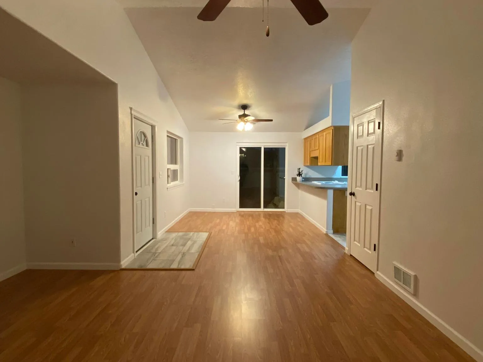 3 bed, 1245 sqft, $2,100 — Photo 2
