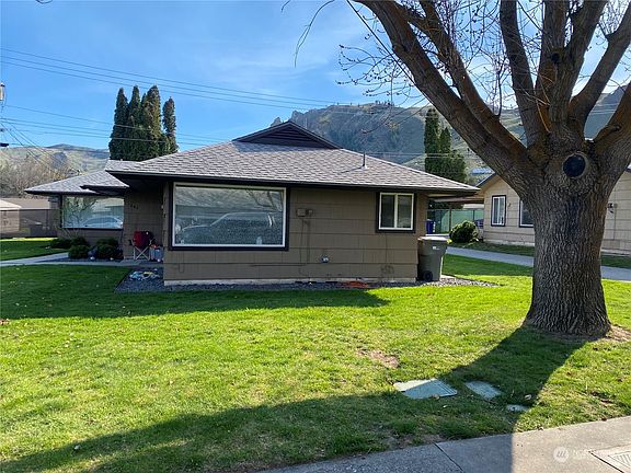 3rd image of 1245 Montana Street
