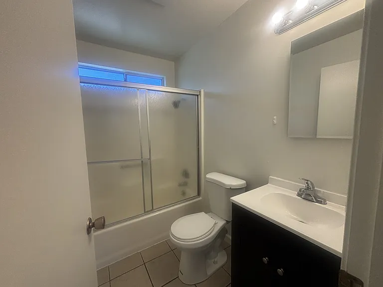 511 Coffee Rd — Photo 9