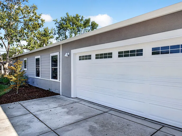 2907 Eccleston Ave — Photo 55