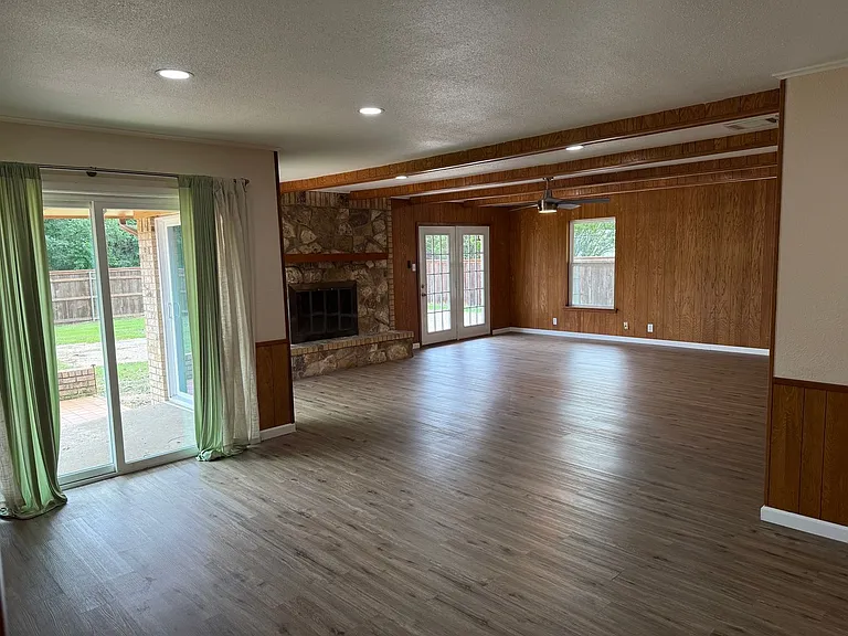 216 Randy Dr — Photo 3