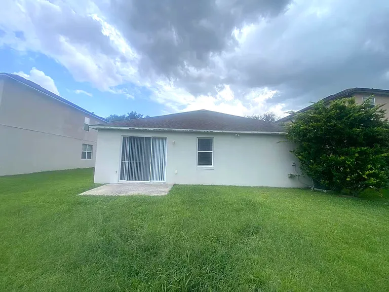 10051 Medallion Bluff Ln — Photo 4