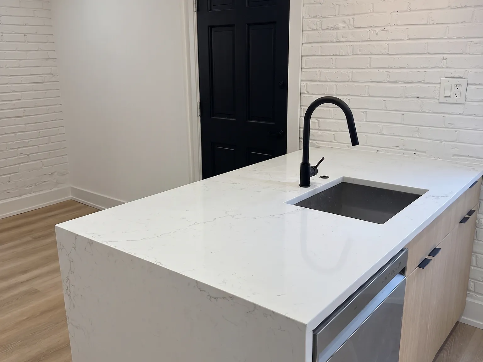 2 bed, 800 sqft, $2,750 — Photo 3