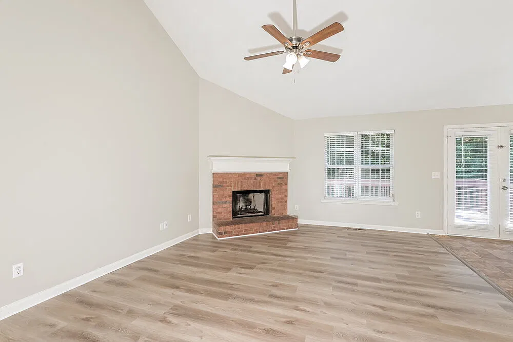 4 bed, 3.0 bath, 2336 sqft, $3,010 — Photo 4