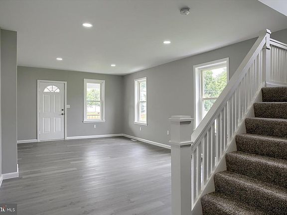 5th image of 213 North St