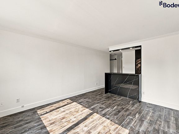 4th image of 1740 Comox St