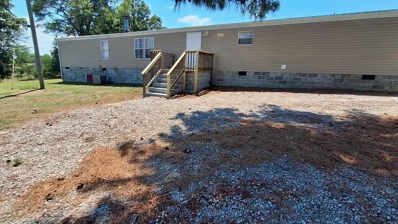 3 bed, 1600 sqft, $1,375 — Photo 3