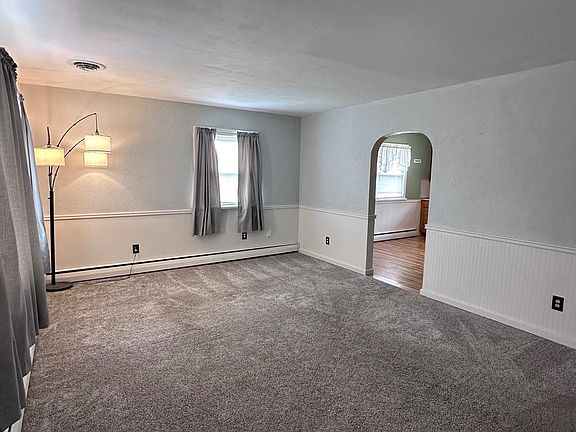 4th image of 1421 Sandhill Rd