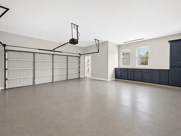 16410 Emilia Ct — Photo 34