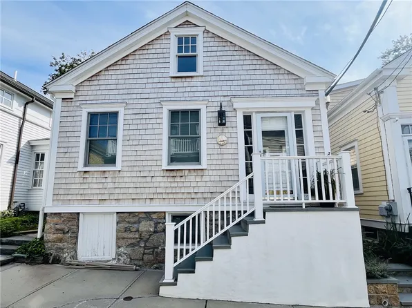 39 Pope St, Newport, RI 02840