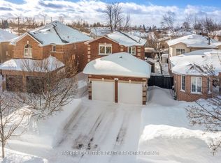 22 Twiss Dr, Barrie, ON L4N 8P3