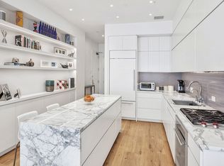 320 W 113th St #TOWNHOUSE, New York, NY 10026