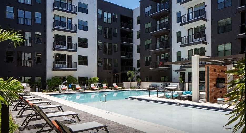 1st image of 1701 1st Ave N #128