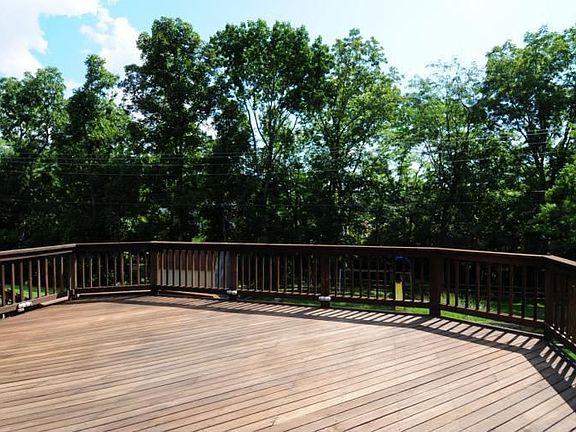 2nd image of 709 Oakridge Dr
